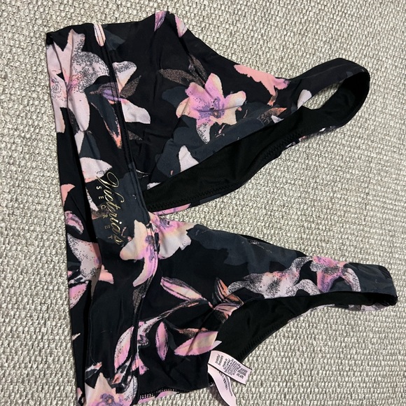 Victoria Secret bralette. Size XS. Super comfy. - Picture 2 of 6